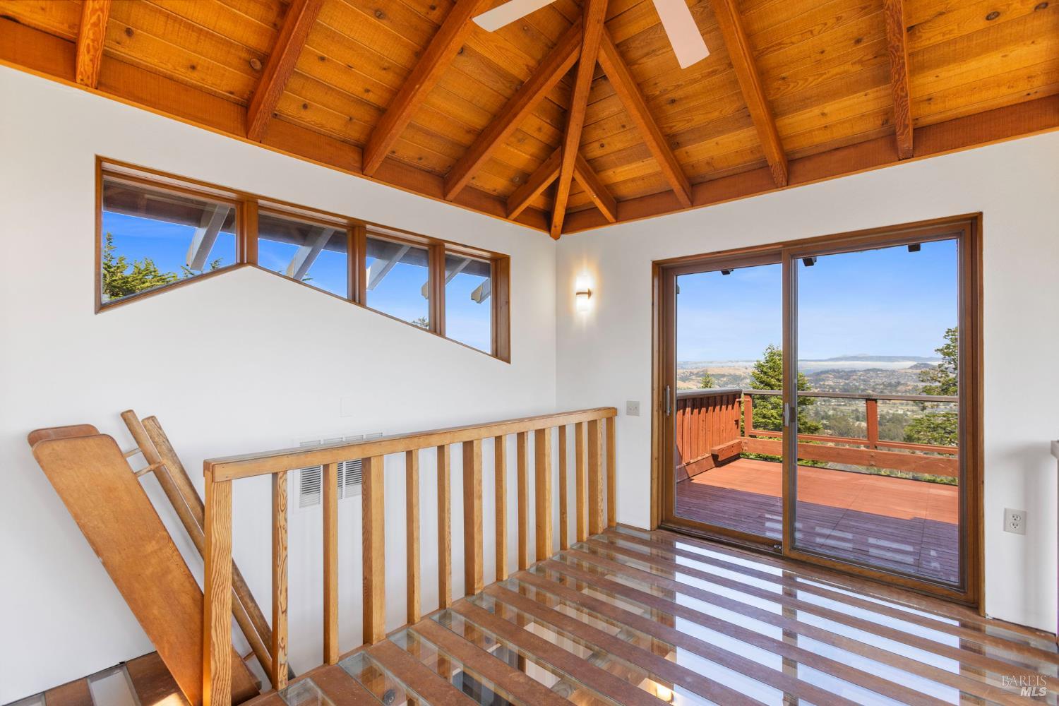 390 Panoramic Highway