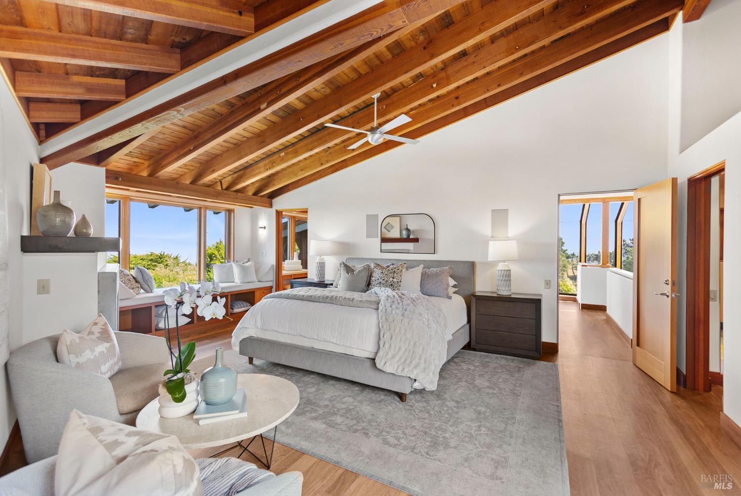 390 Panoramic Highway