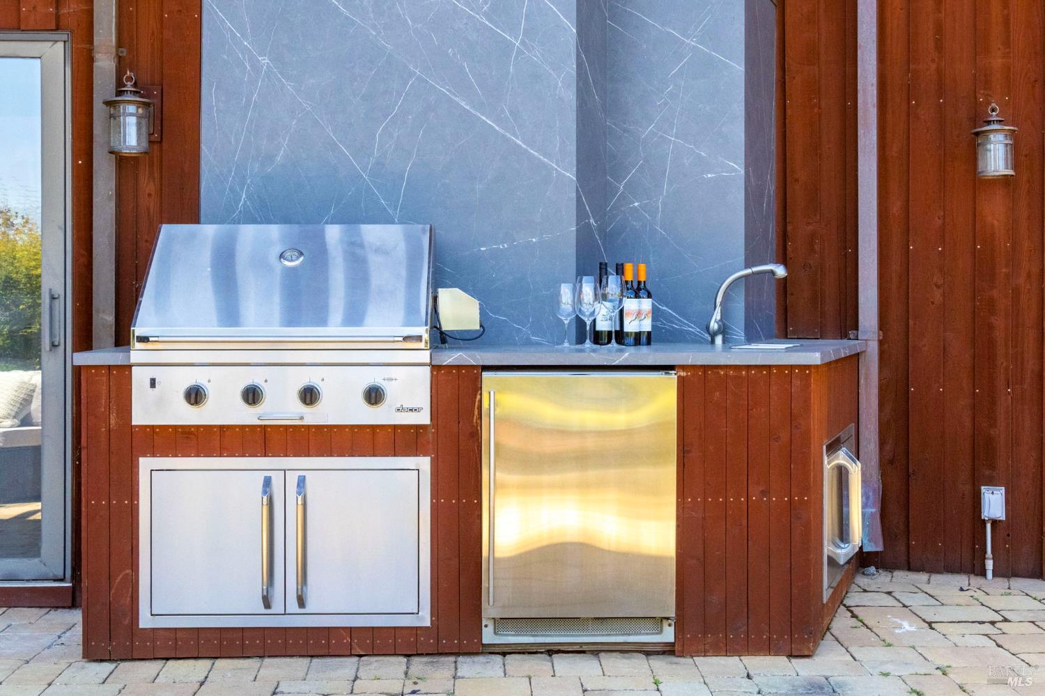 390 Panoramic Highway