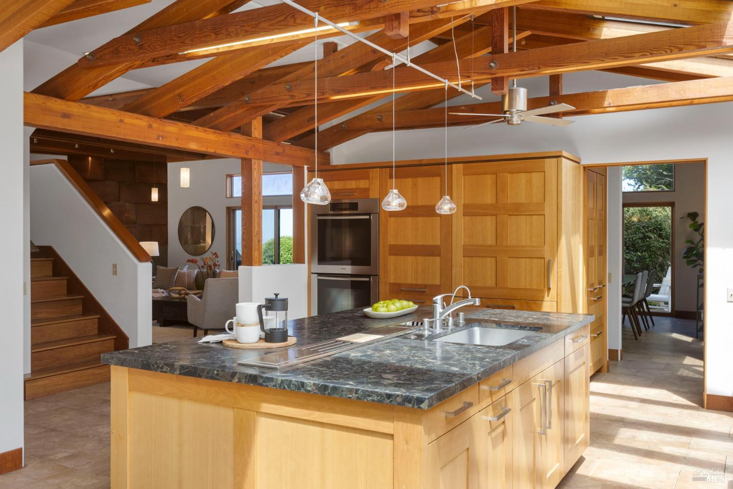 390 Panoramic Highway