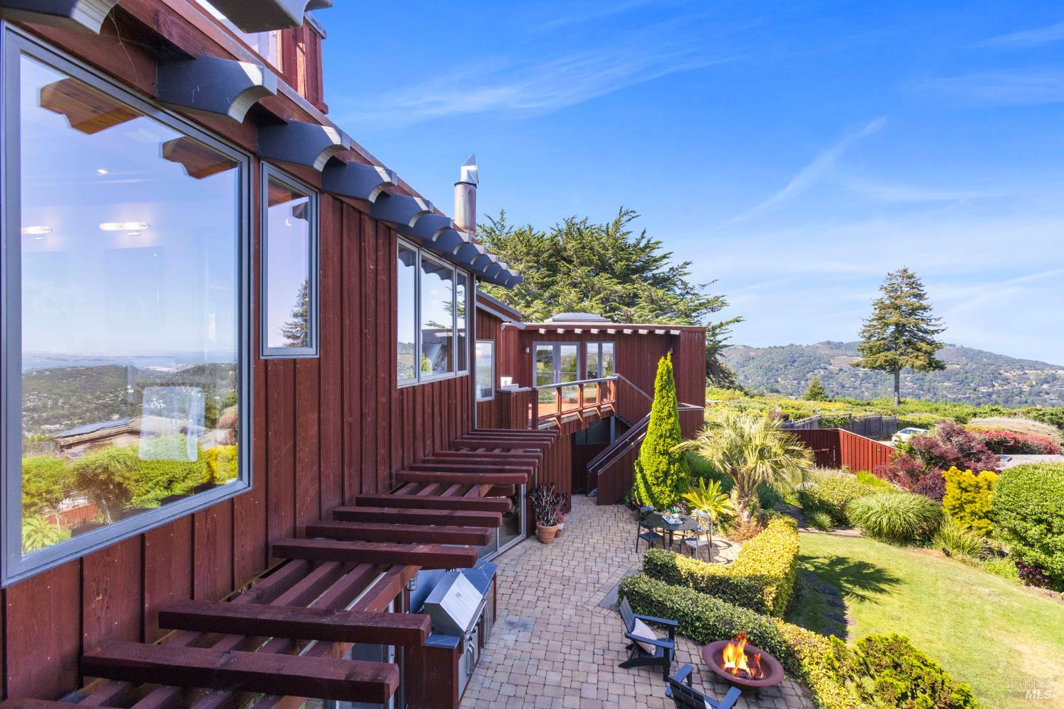 390 Panoramic Highway