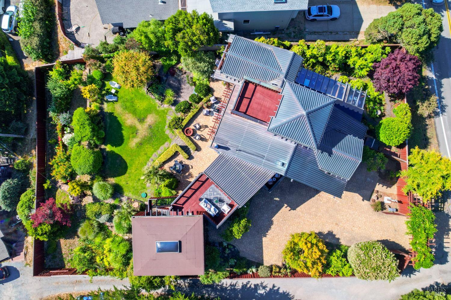 390 Panoramic Highway