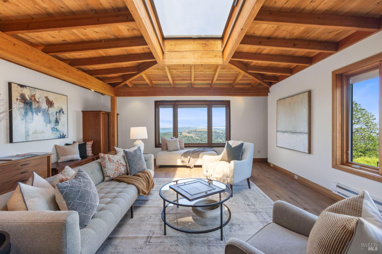 390 Panoramic Highway