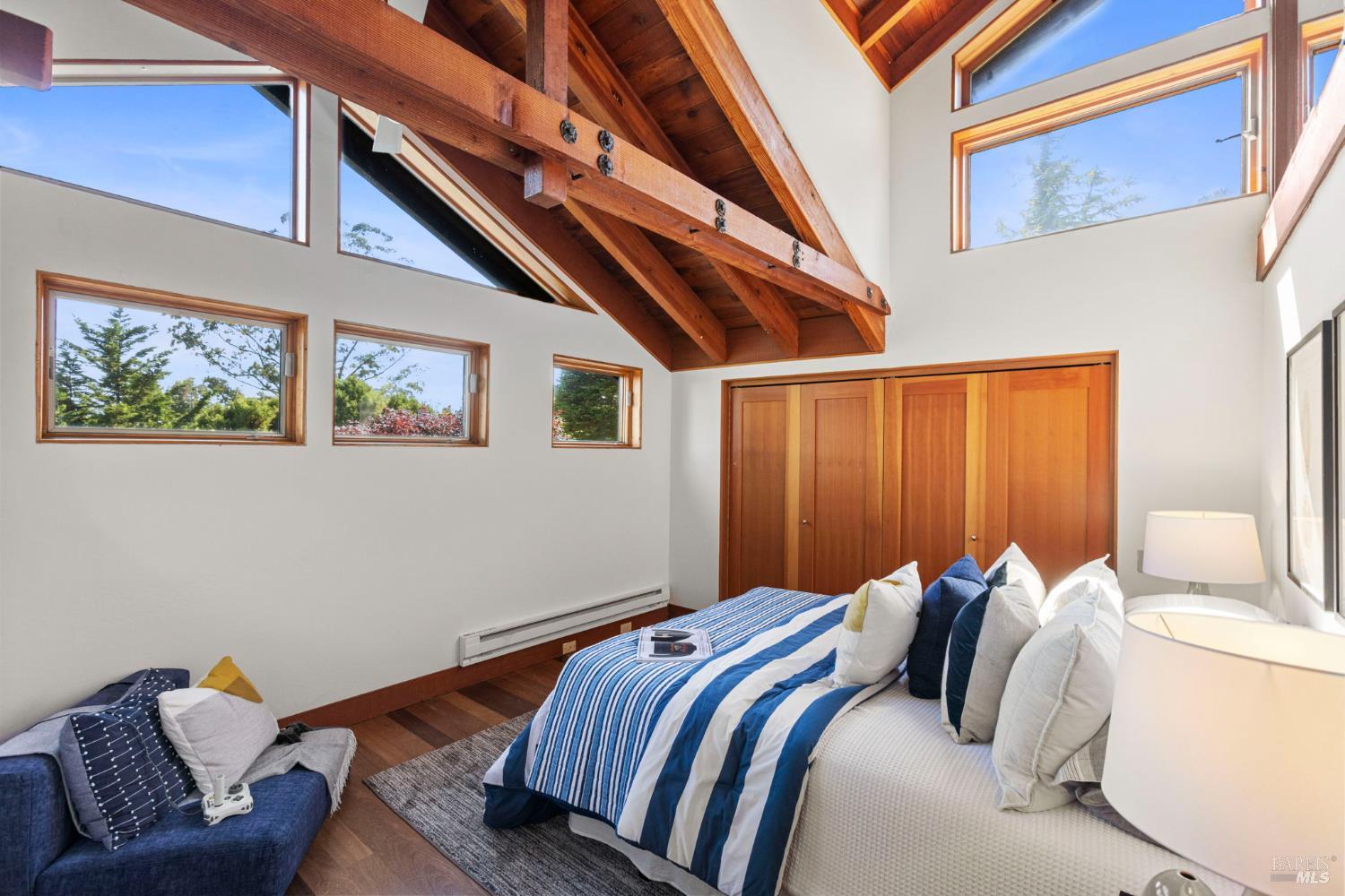 390 Panoramic Highway