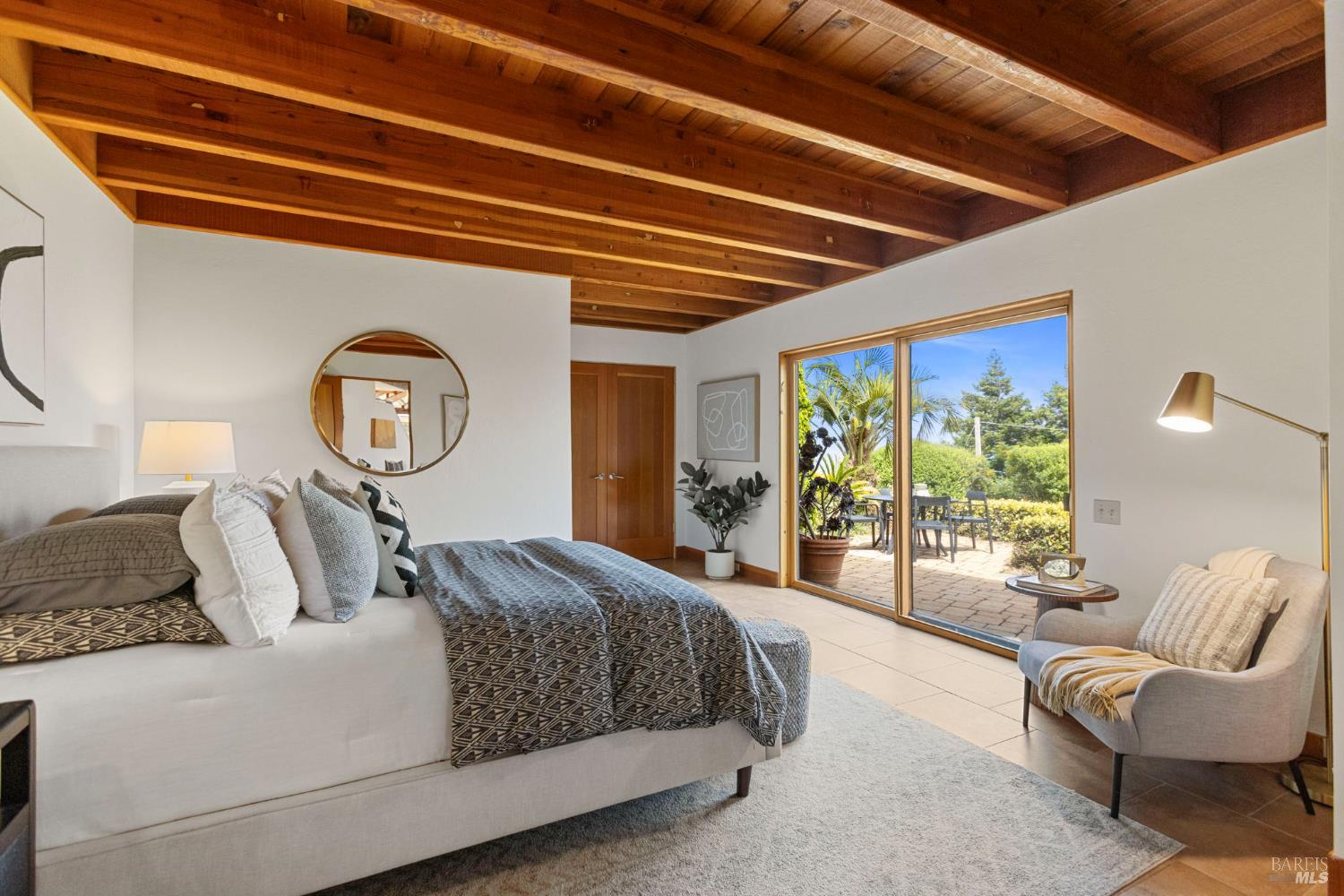 390 Panoramic Highway