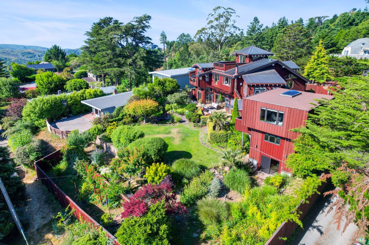 390 Panoramic Highway