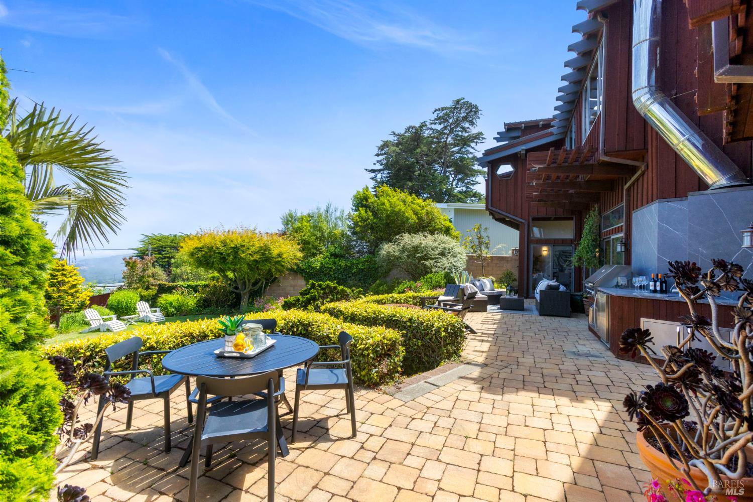 390 Panoramic Highway