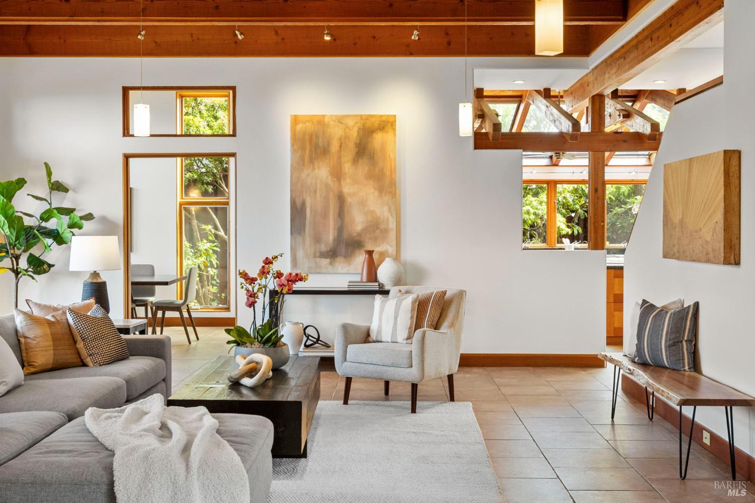 390 Panoramic Highway