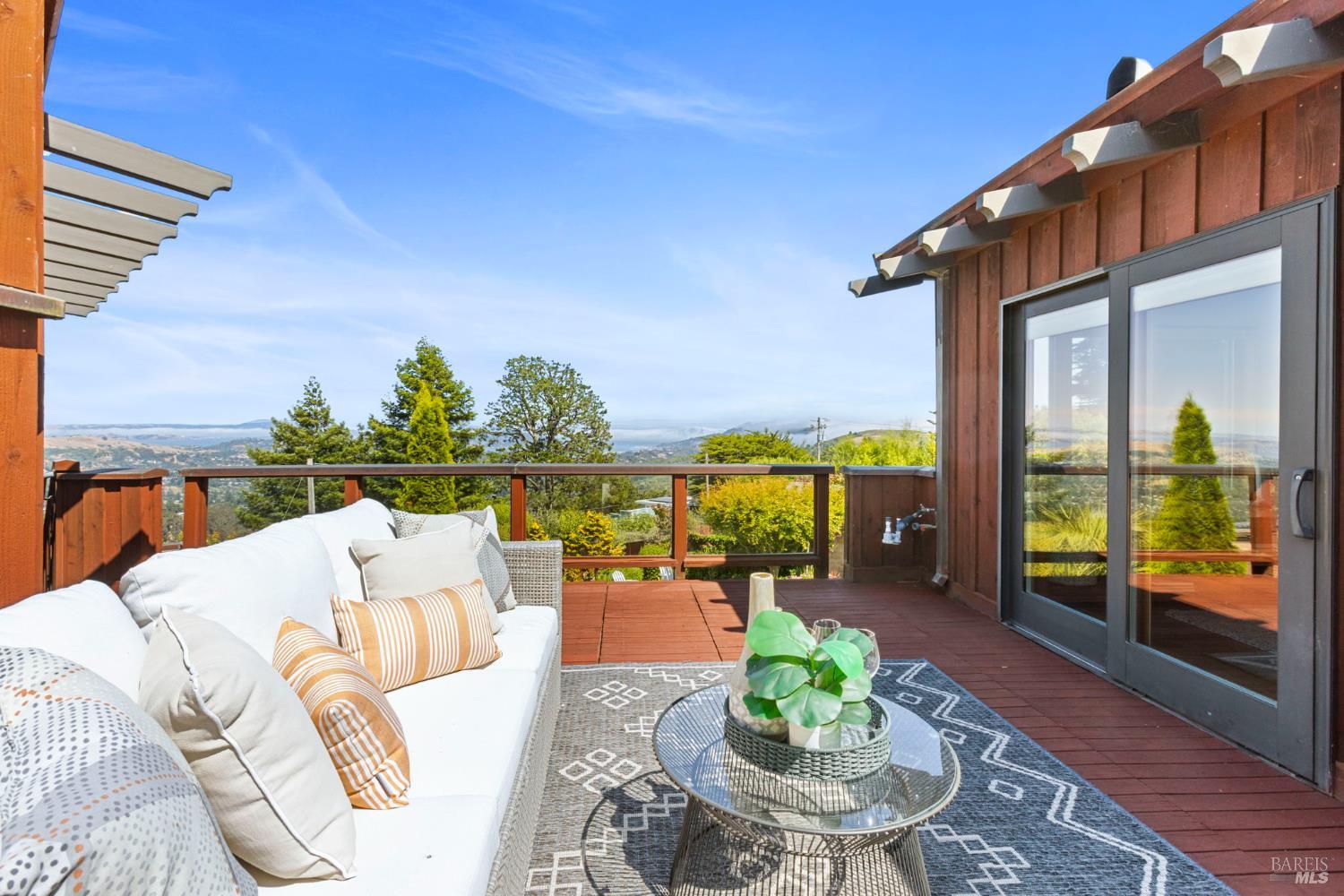 390 Panoramic Highway