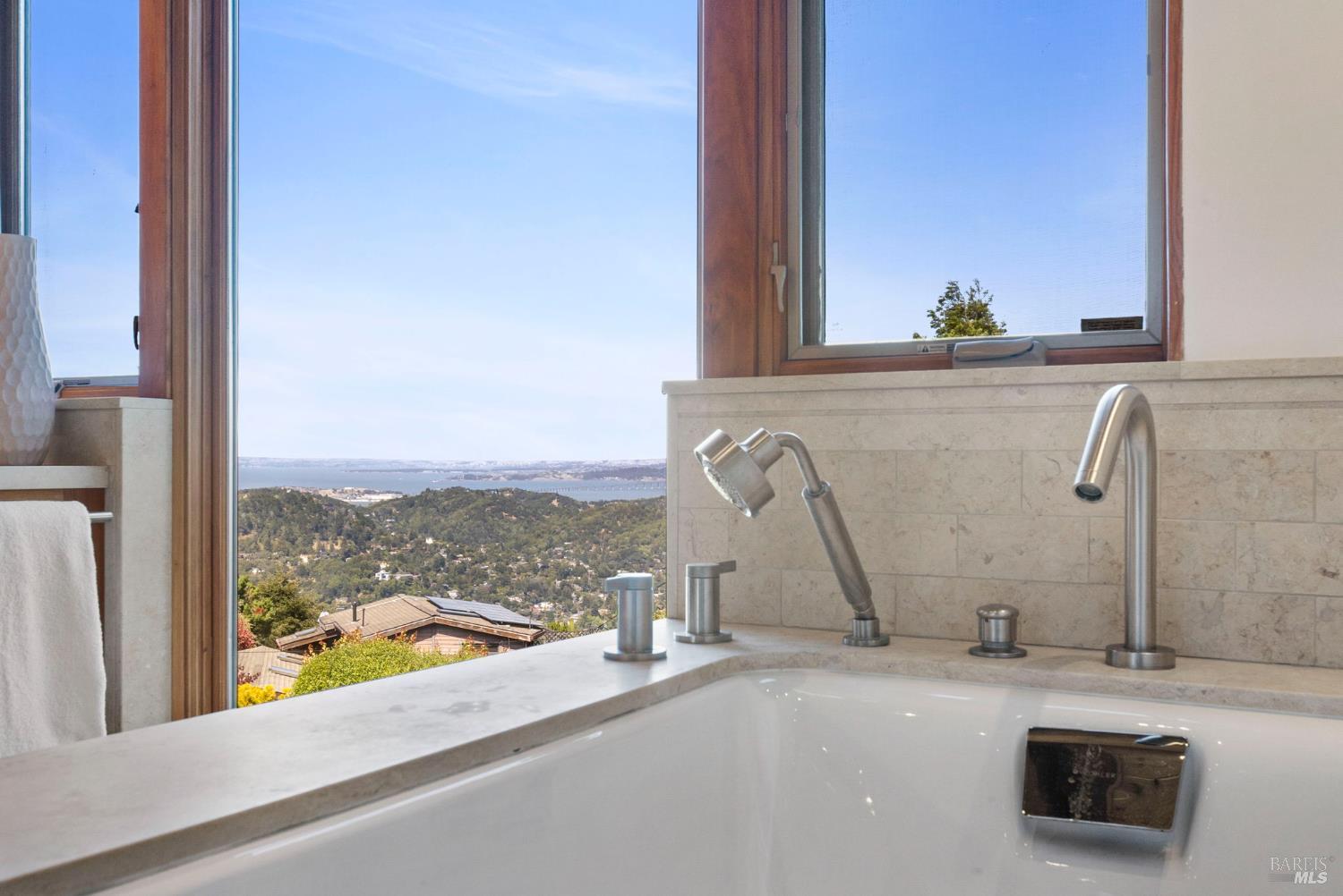 390 Panoramic Highway