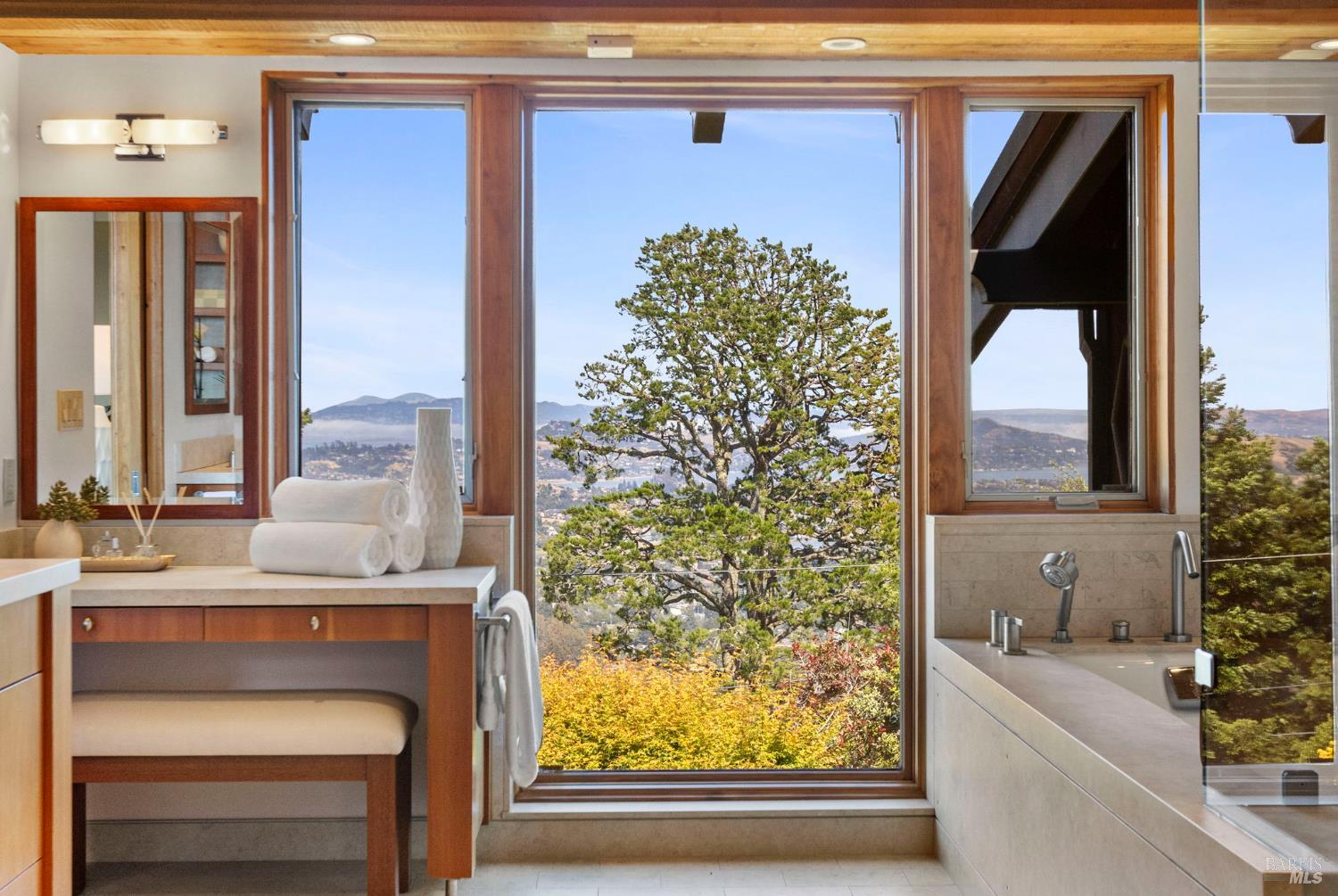 390 Panoramic Highway