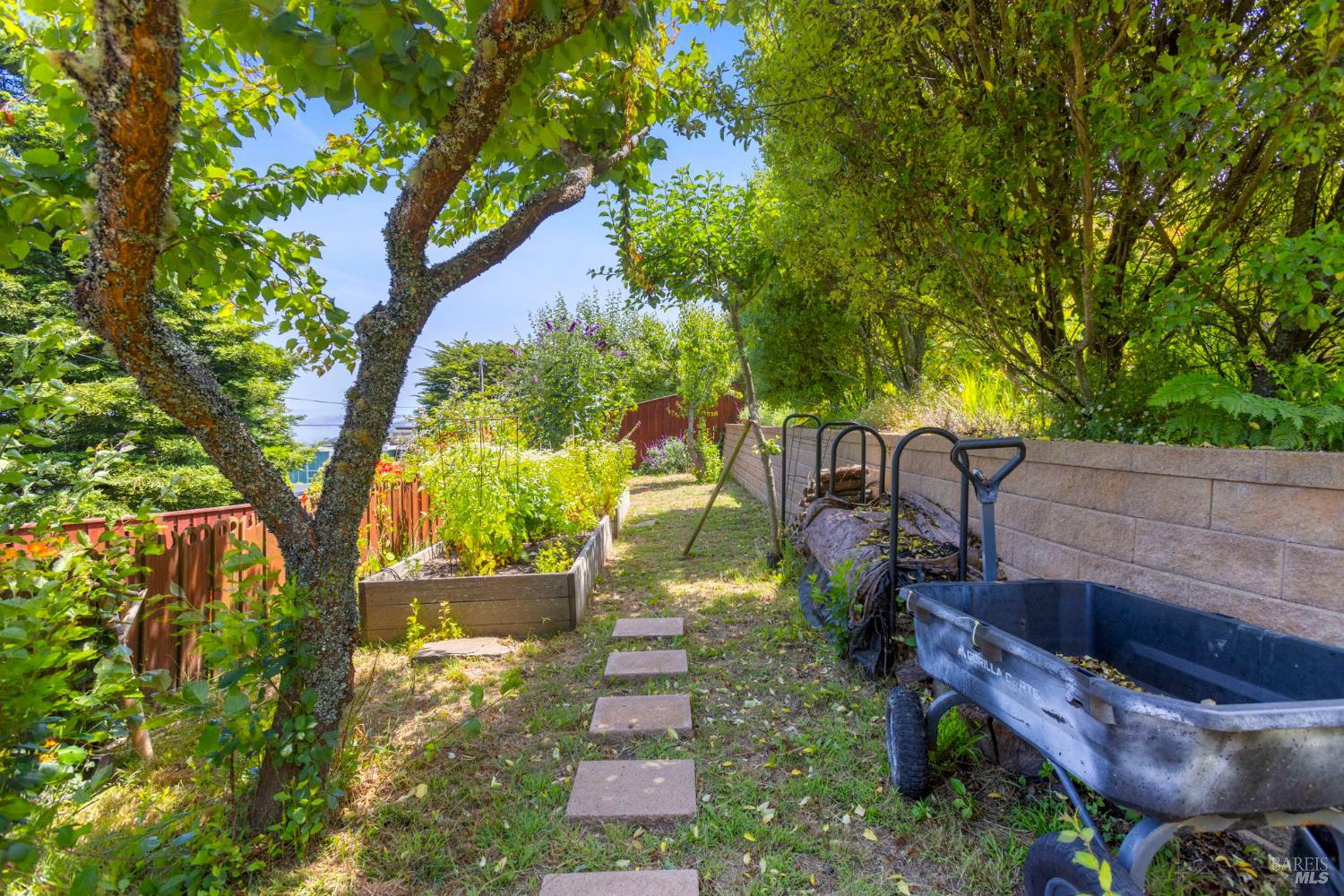 390 Panoramic Highway