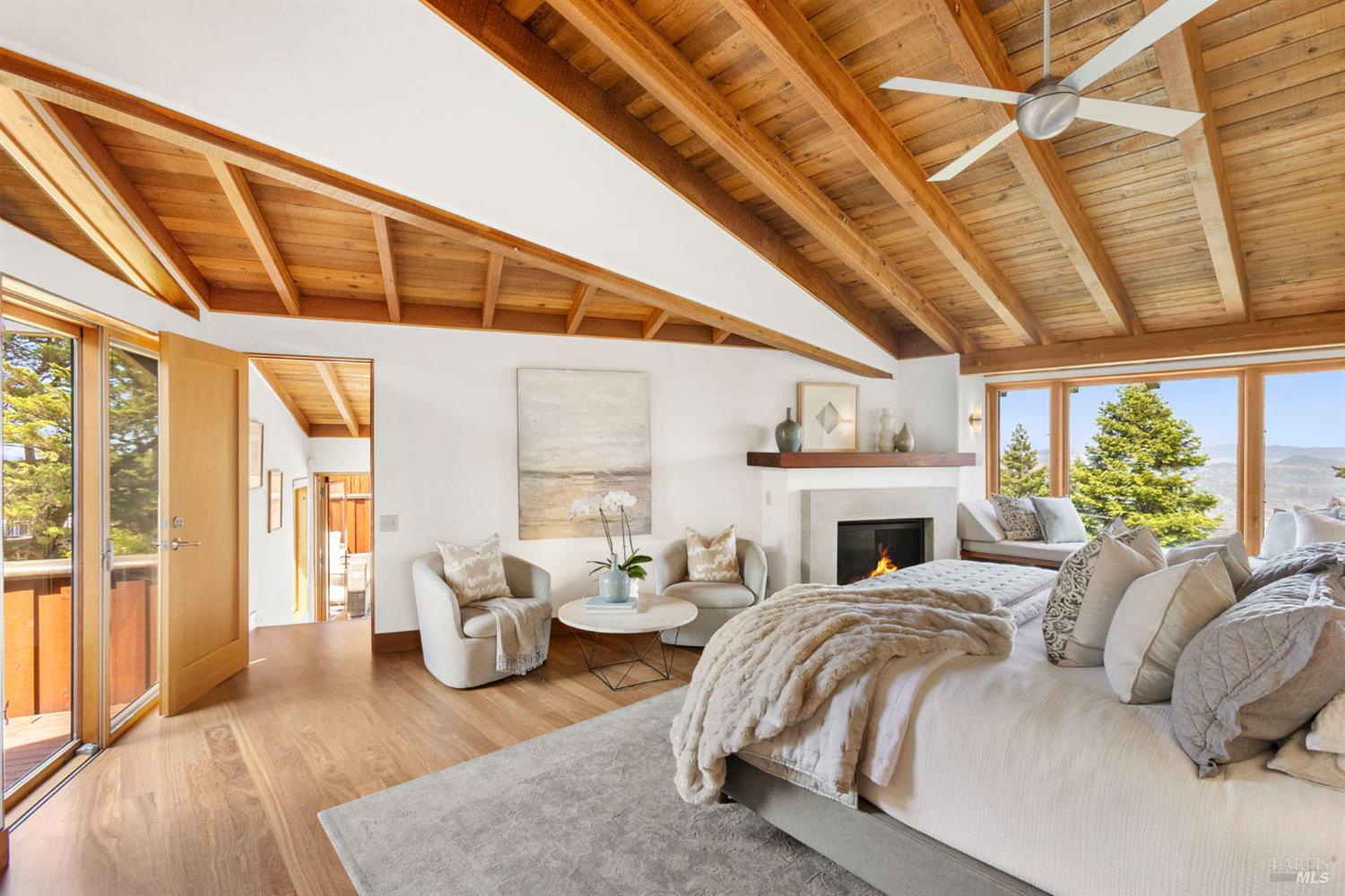 390 Panoramic Highway