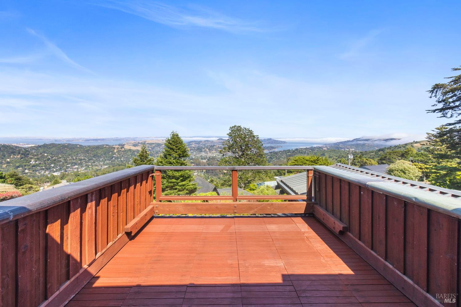 390 Panoramic Highway