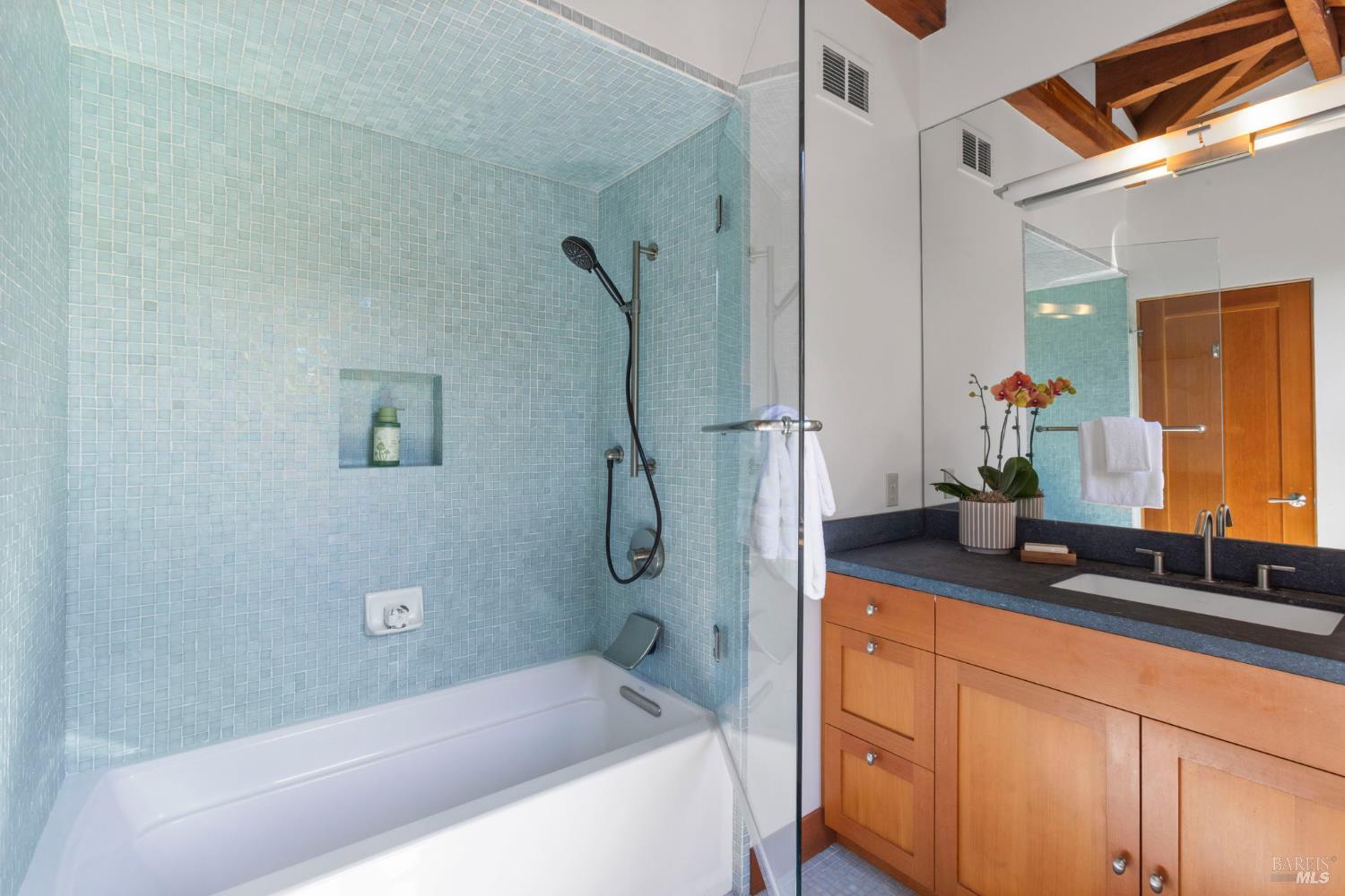 390 Panoramic Highway