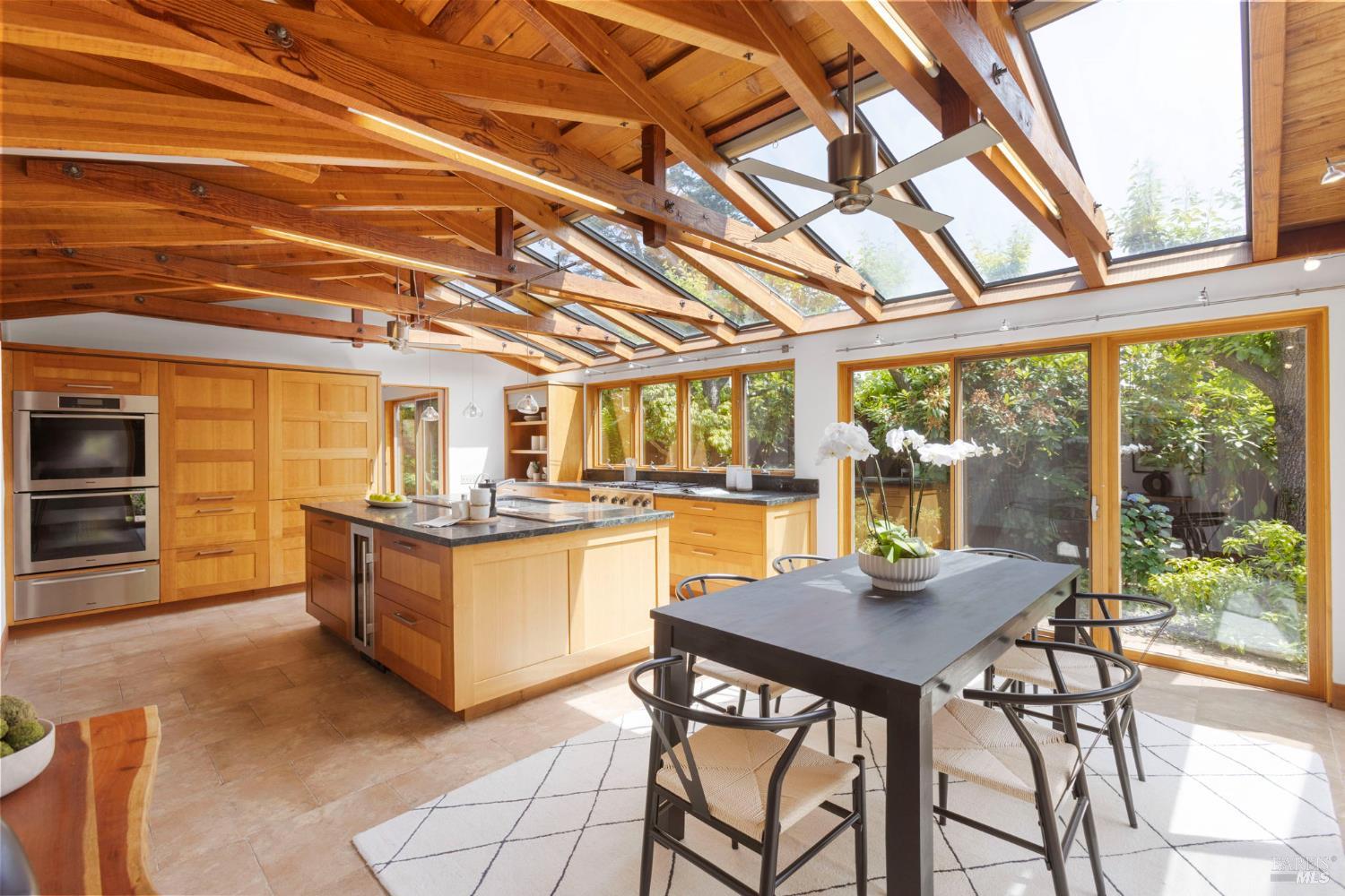 390 Panoramic Highway