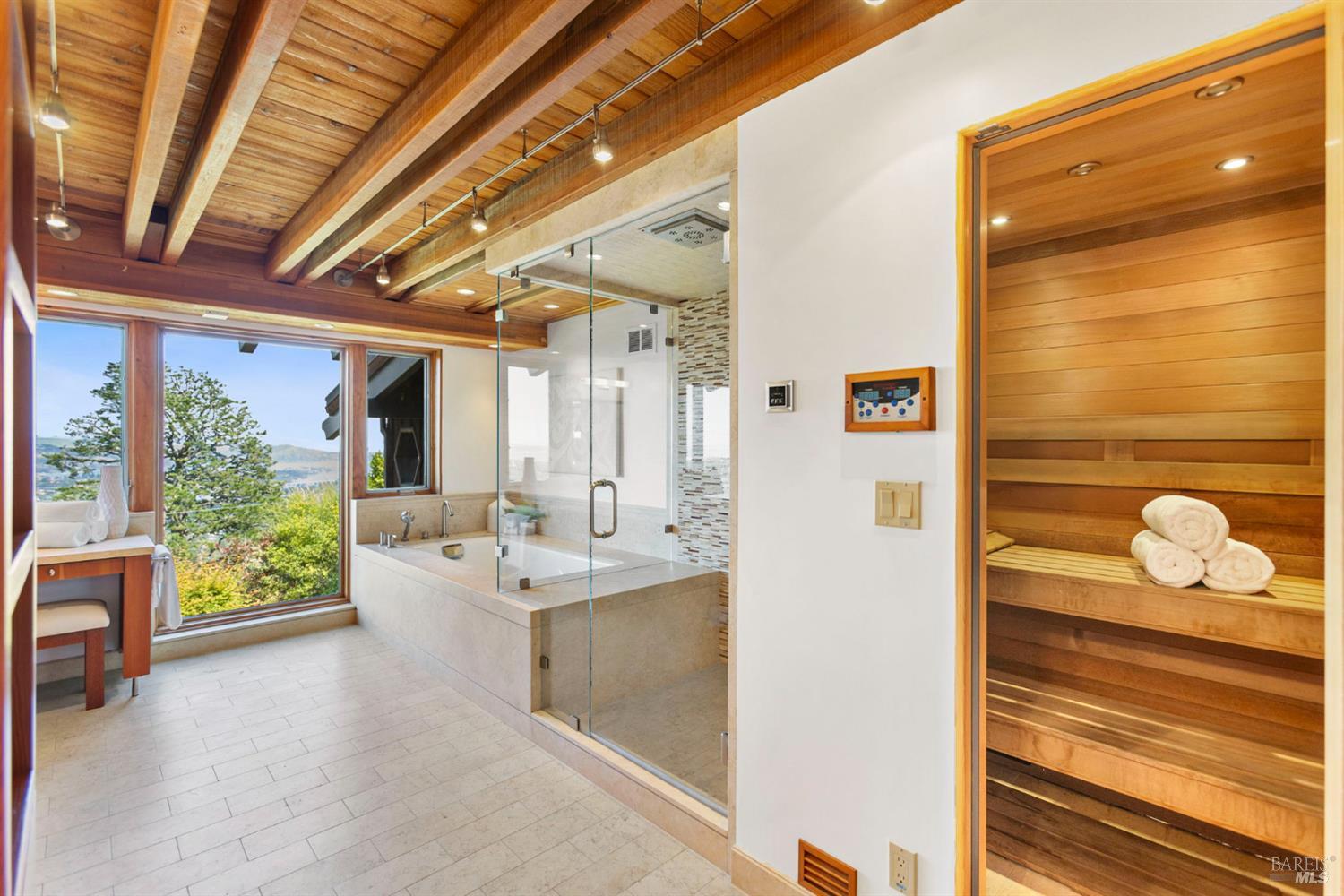 390 Panoramic Highway