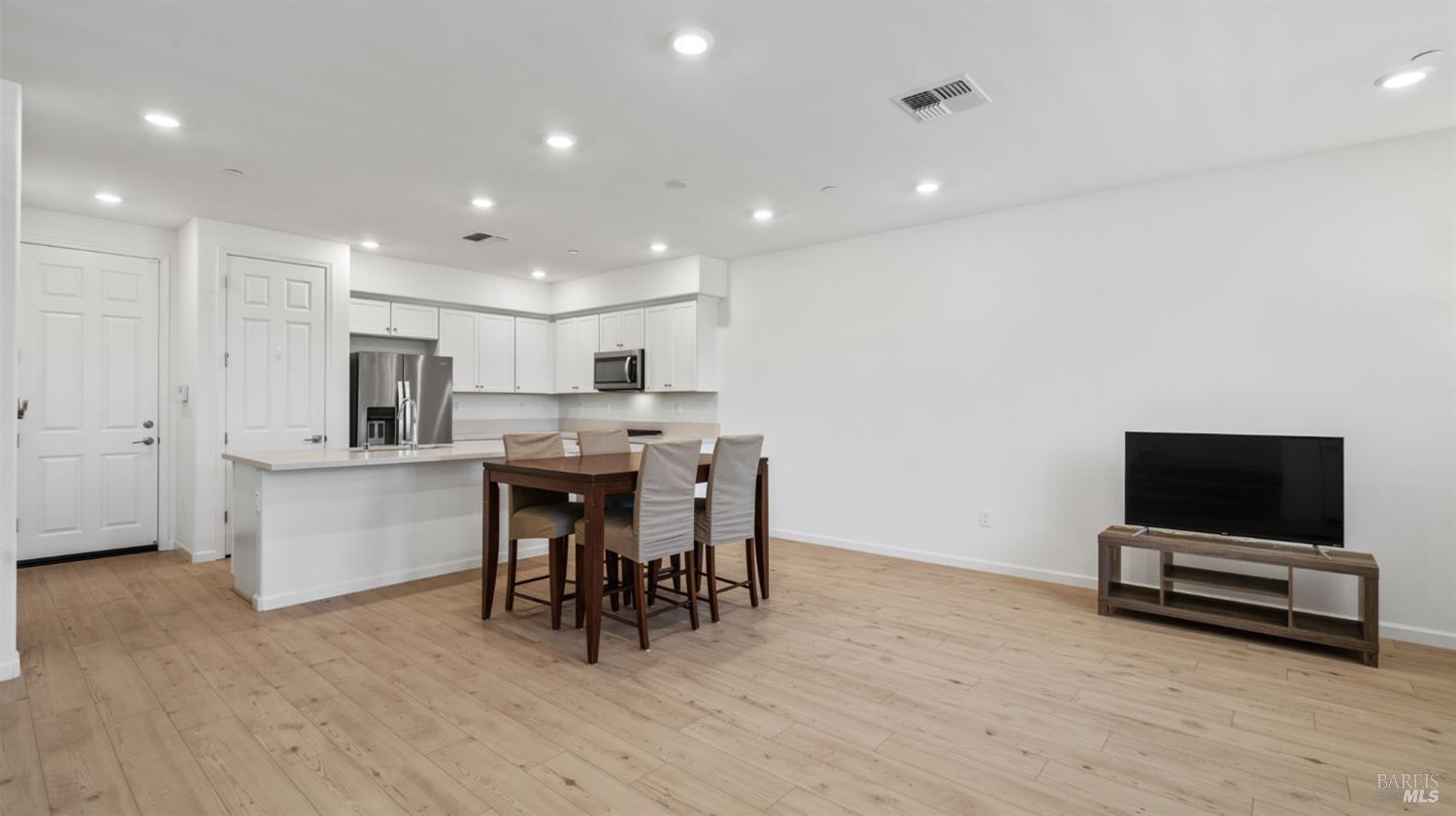 18 Lesina Way