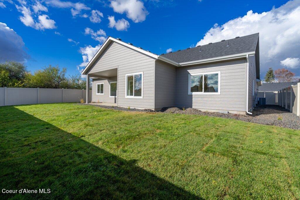 1610 W Green Crest Way