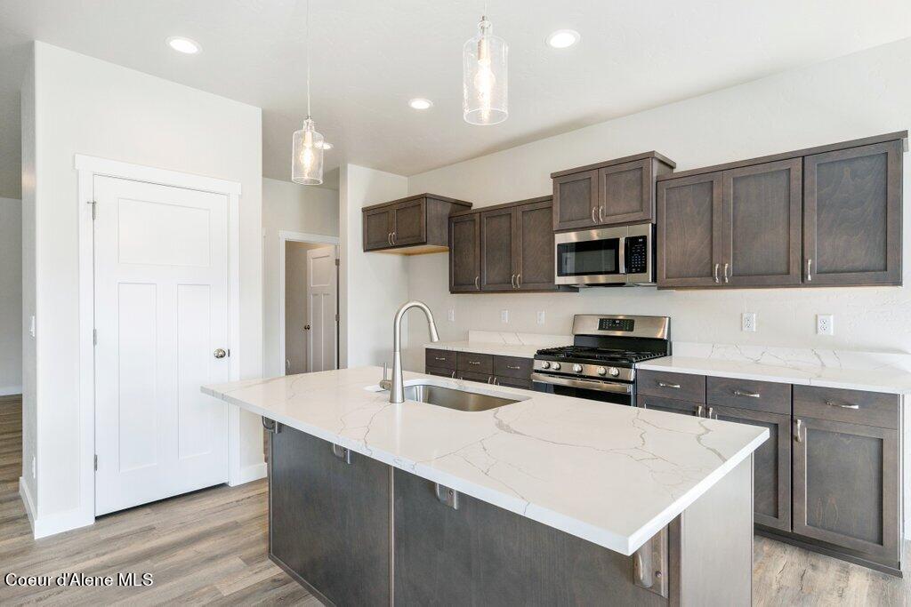 1610 W Green Crest Way