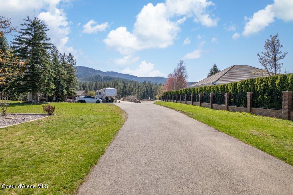 1504 E PLAZA DR