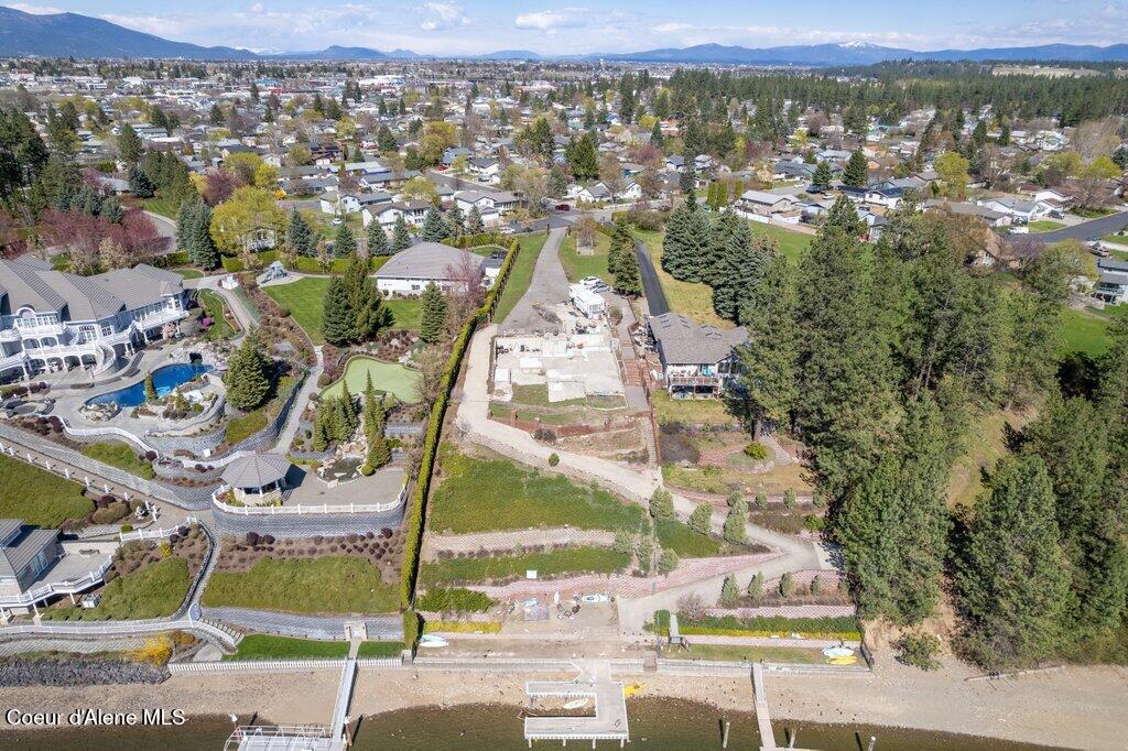 1504 E PLAZA DR