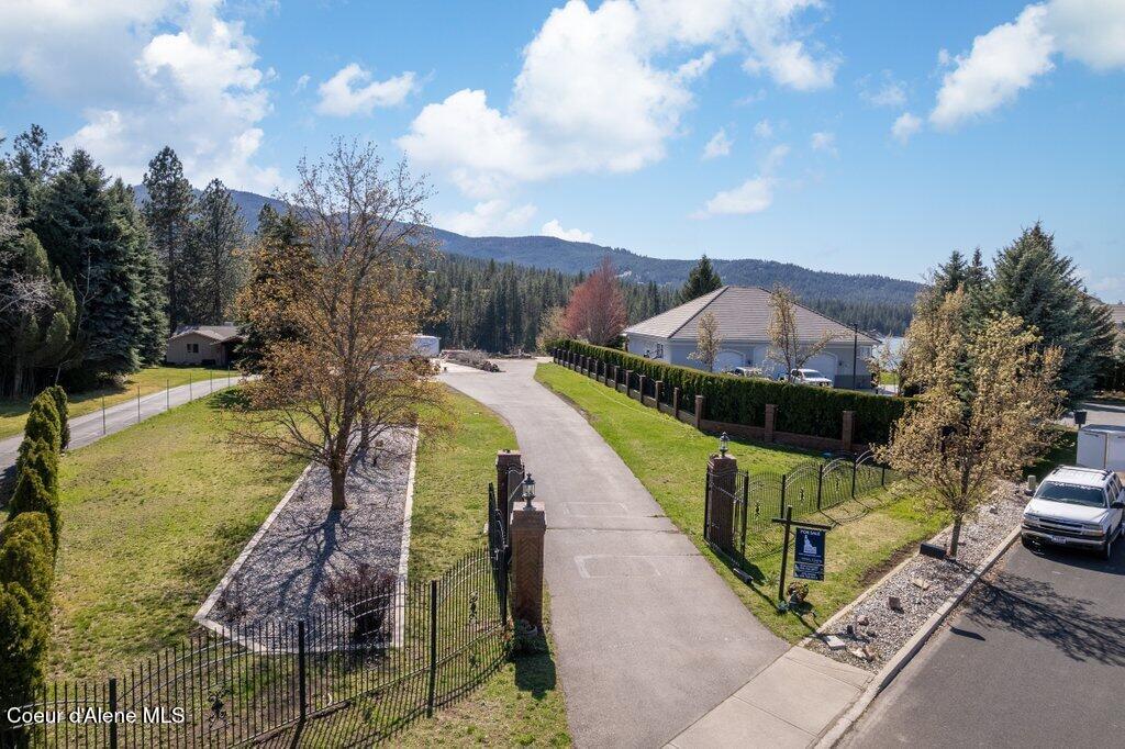 1504 E PLAZA DR