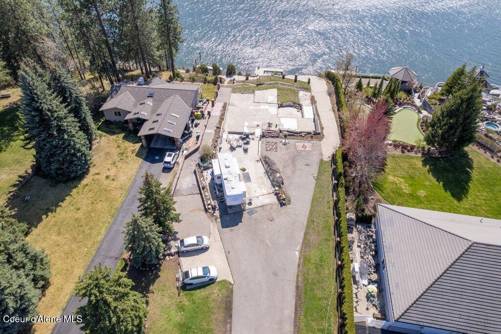 1504 E PLAZA DR