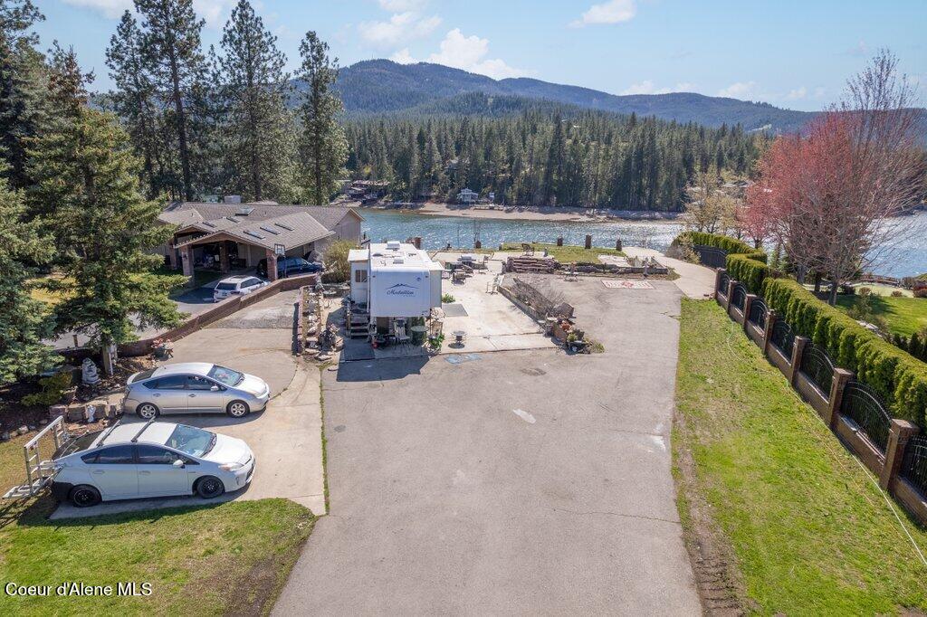 1504 E PLAZA DR