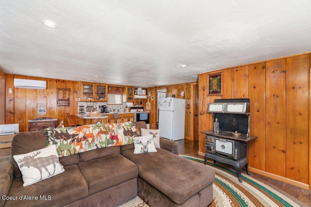 12348 N WOODLAND BEACH DR