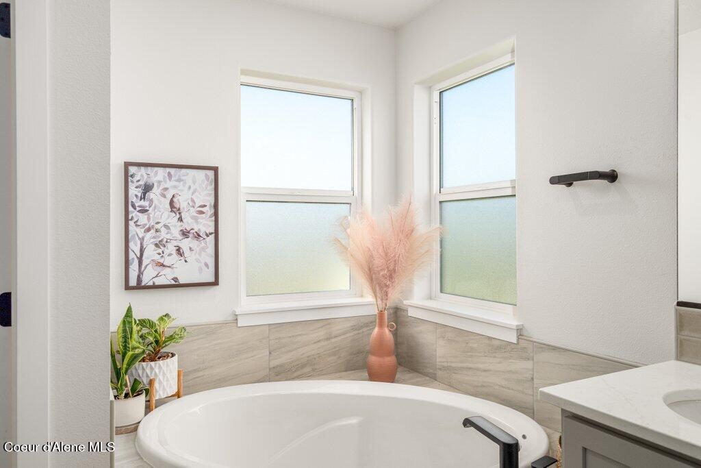 7060 N Roche DR, Coeur d'Alene