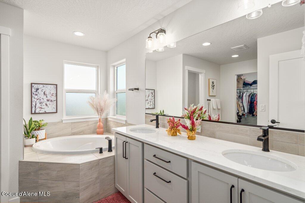 7060 N Roche DR, Coeur d'Alene