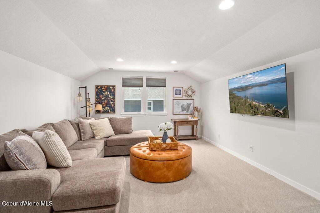 7060 N Roche DR, Coeur d'Alene