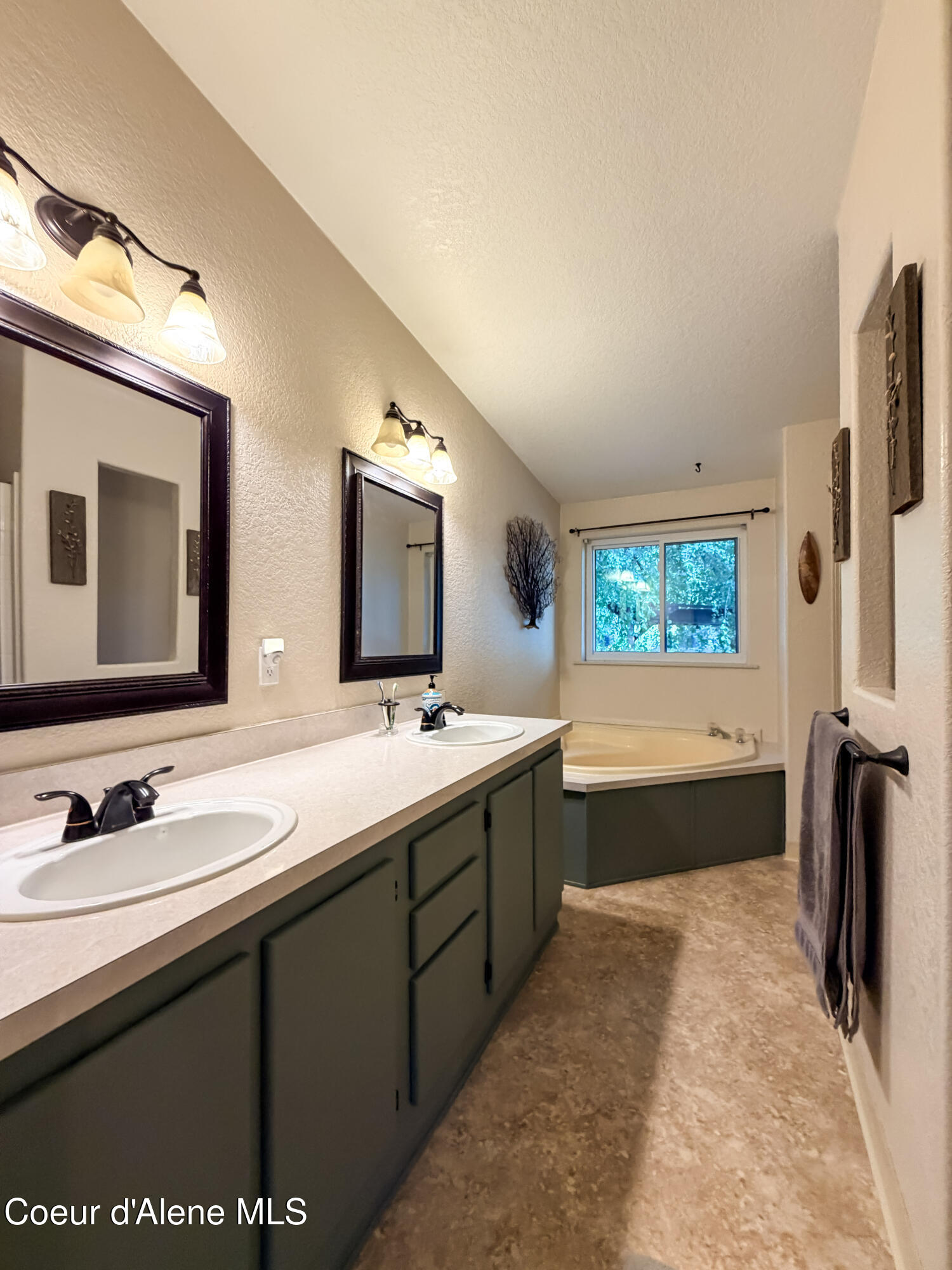 380 S Riviere CT, Coeur d'Alene