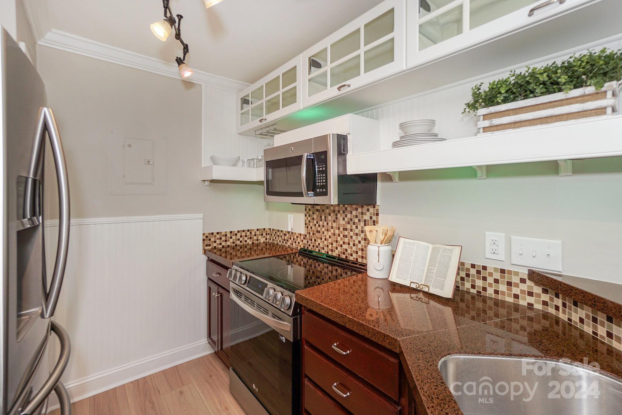 18837 Vineyard Point Lane