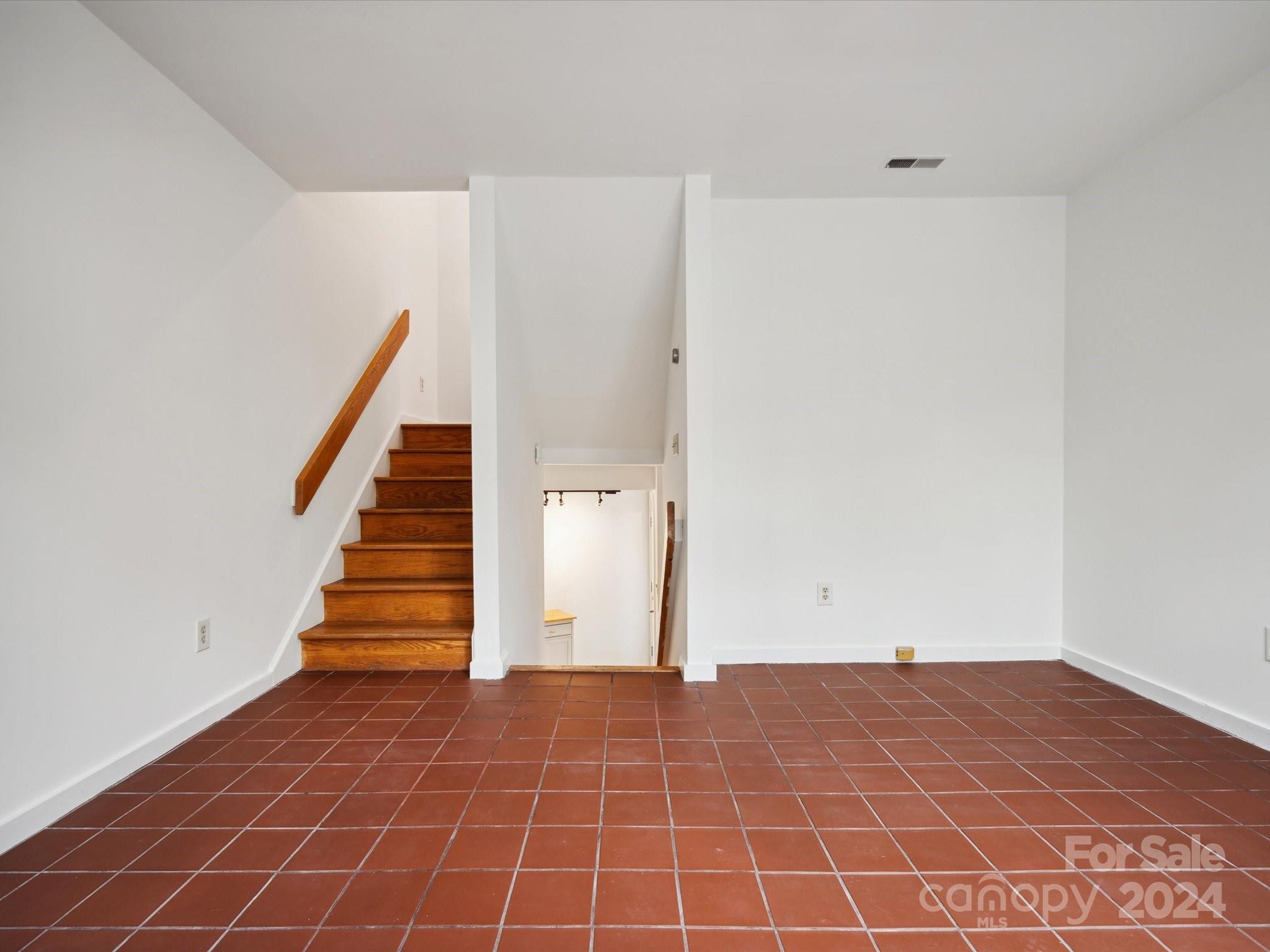 415 W 7th Street Unit: D