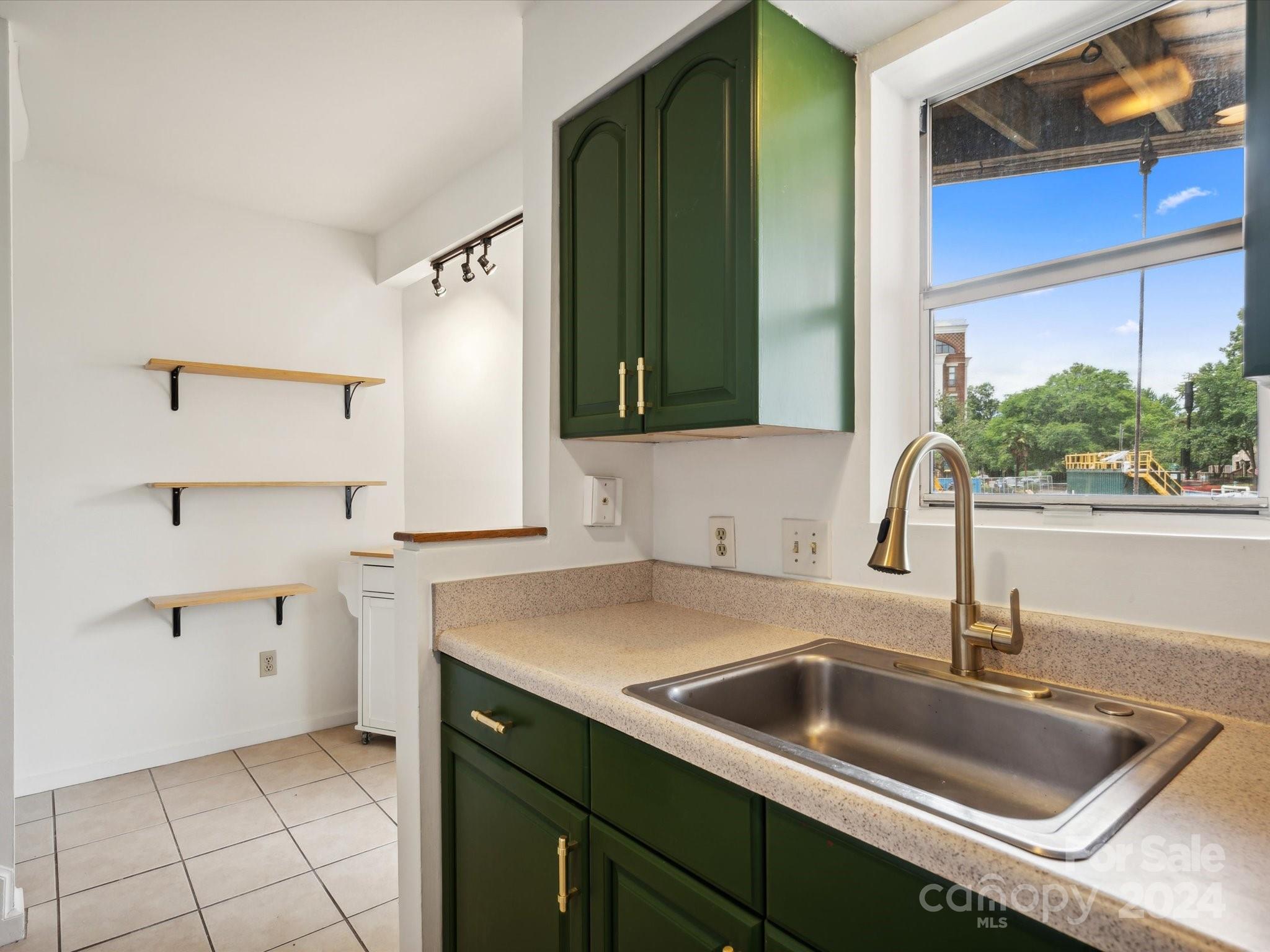 415 W 7th Street Unit: D