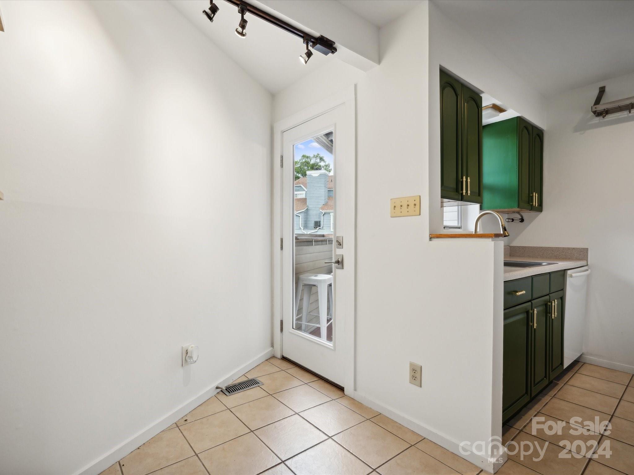 415 W 7th Street Unit: D