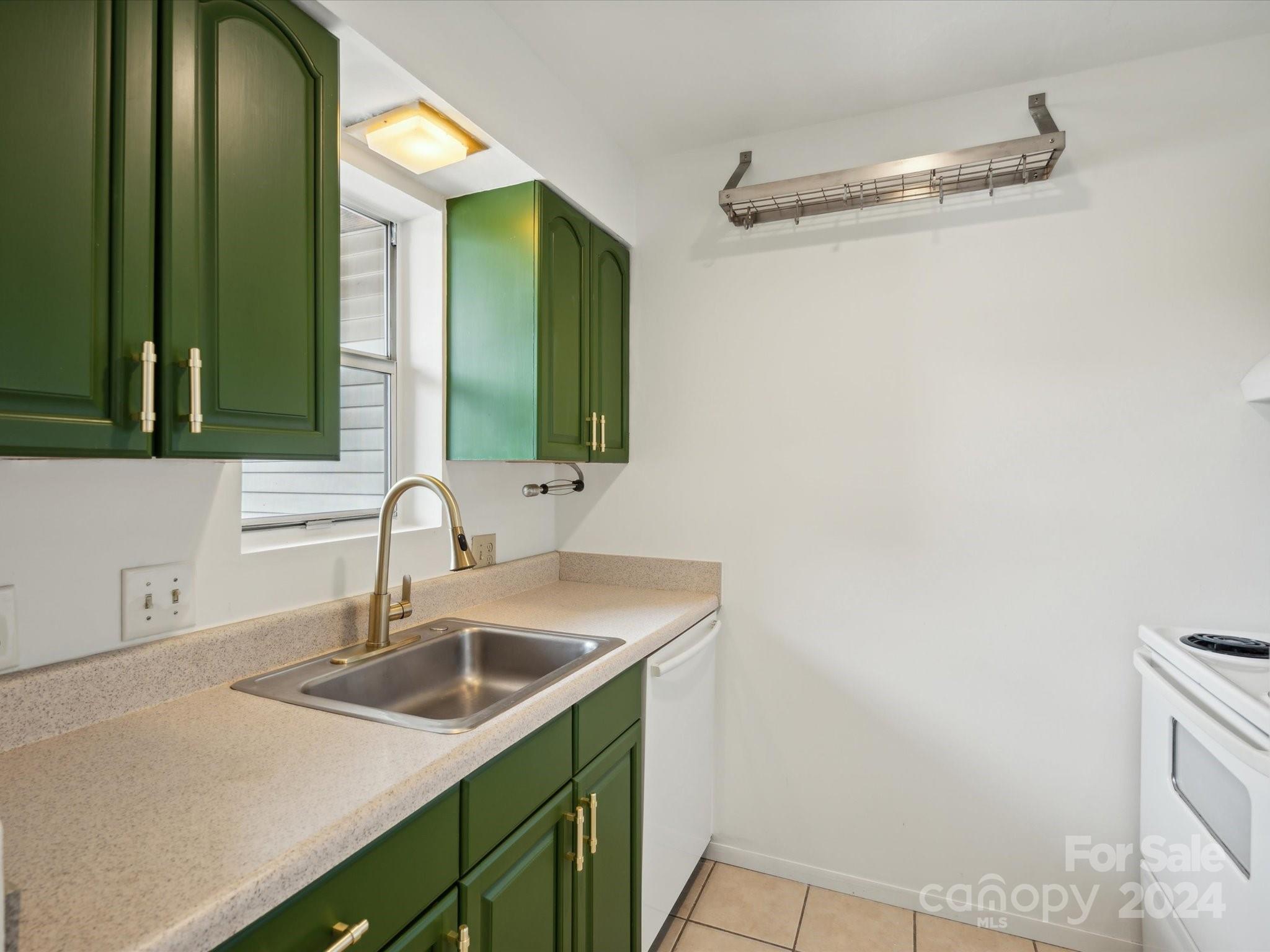 415 W 7th Street Unit: D