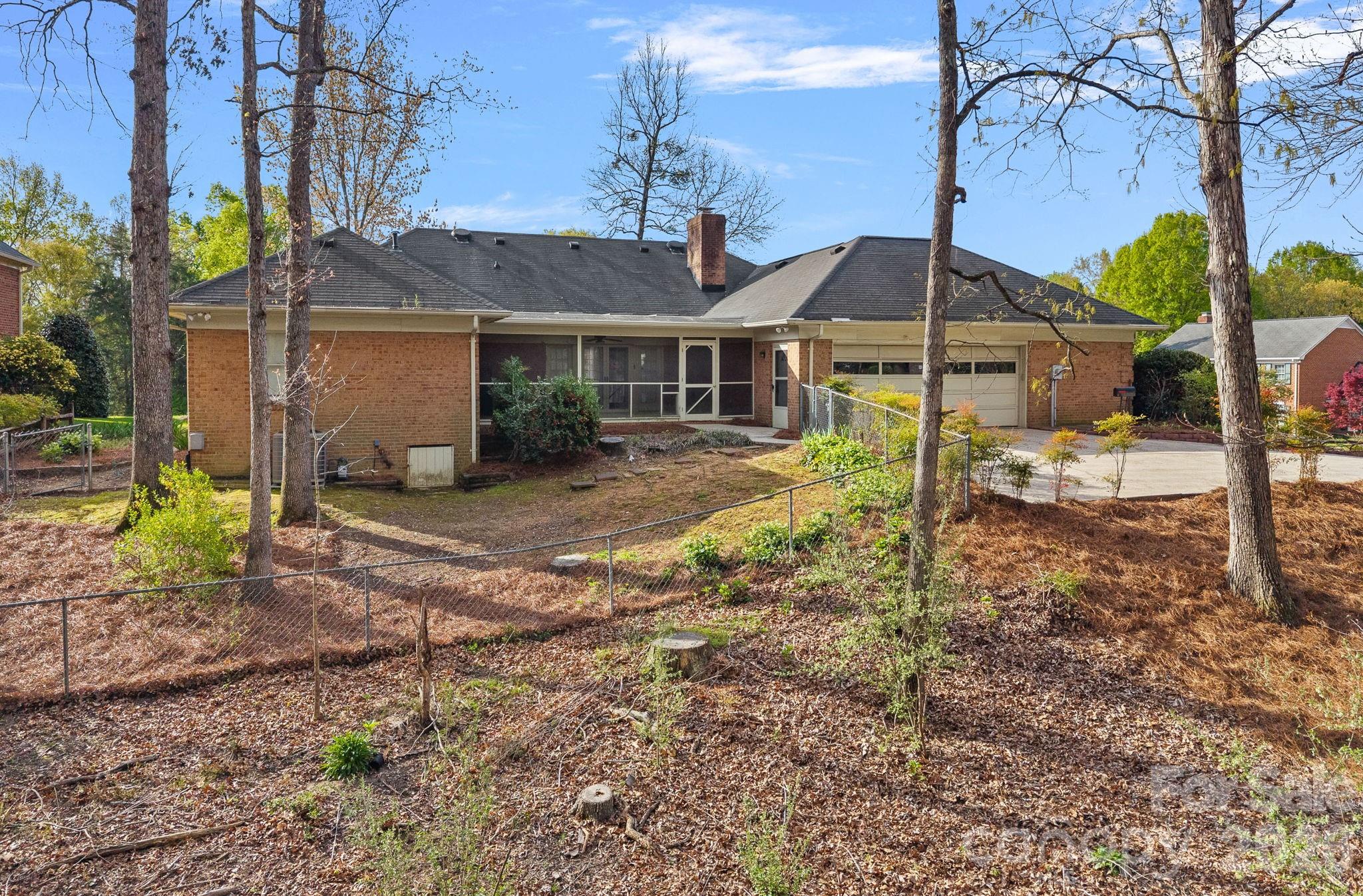 1001 Thistle Court