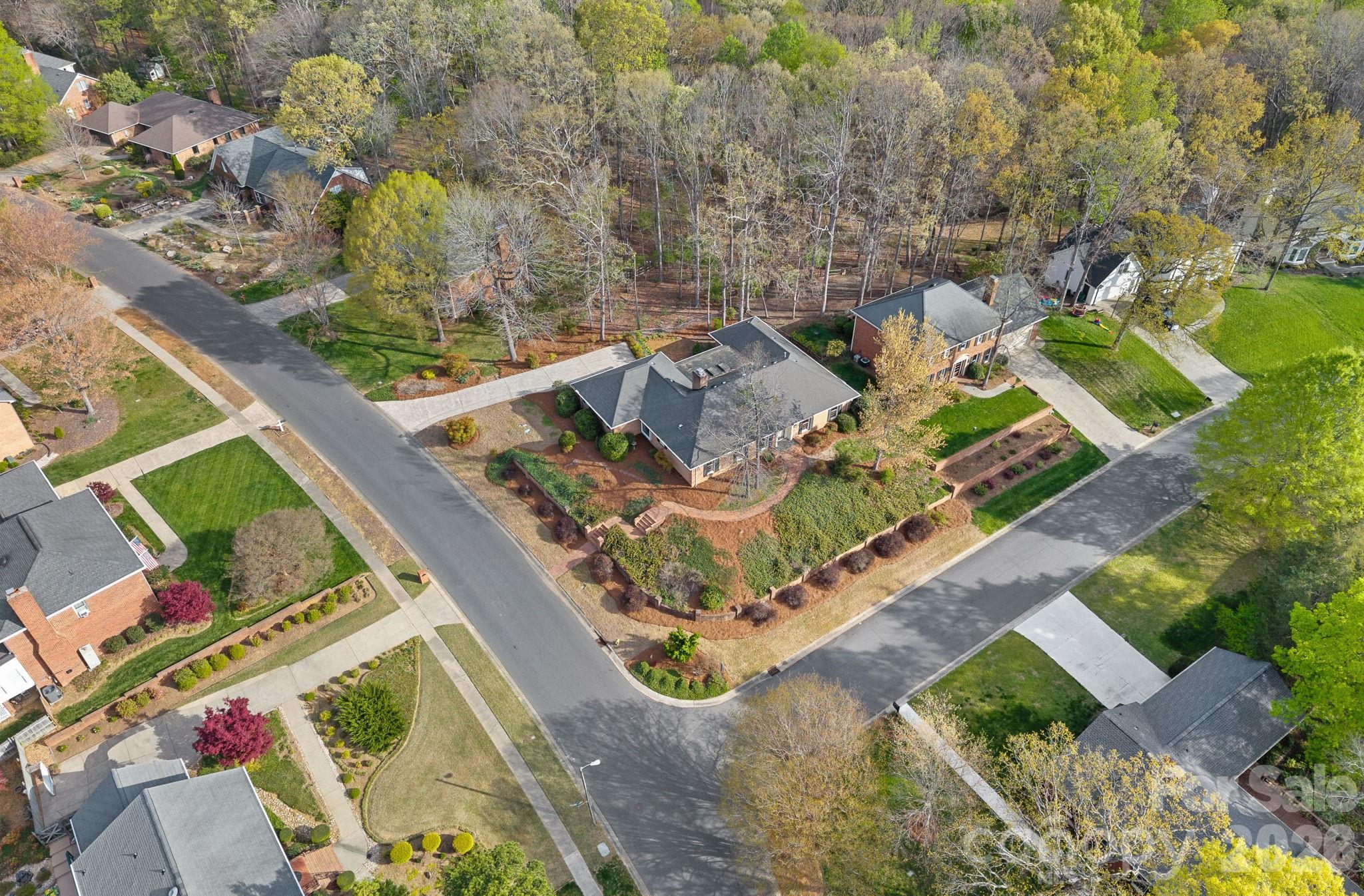1001 Thistle Court