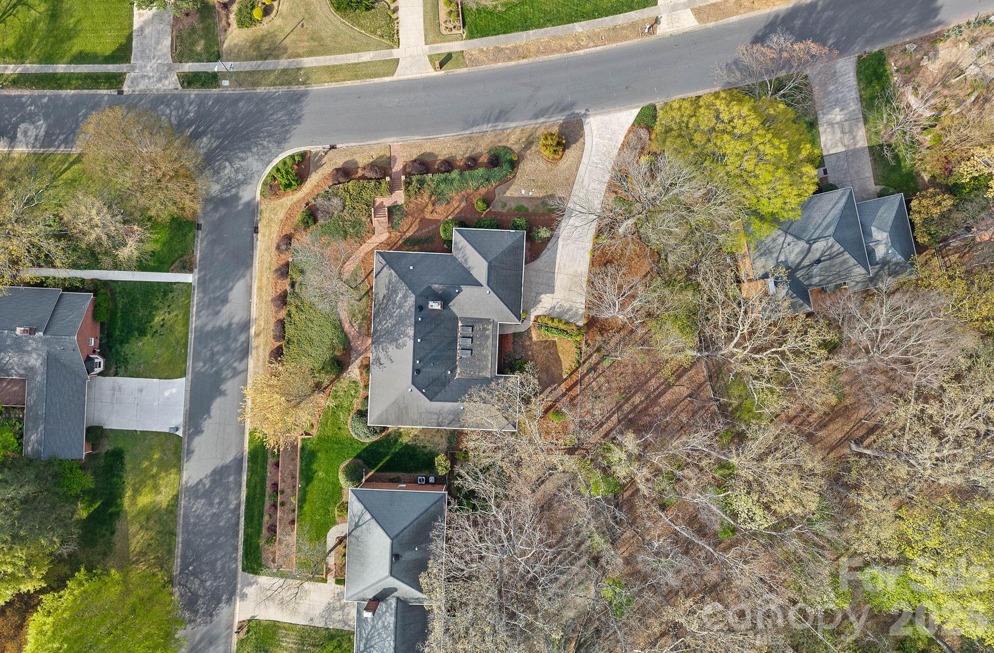 1001 Thistle Court