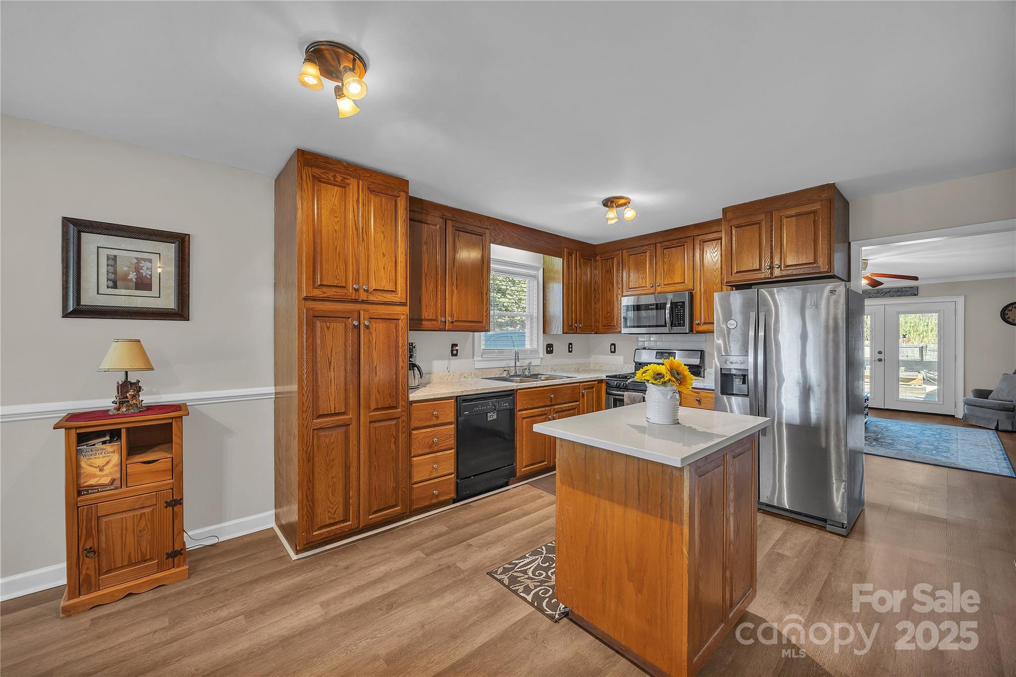 914 Carolyn Avenue