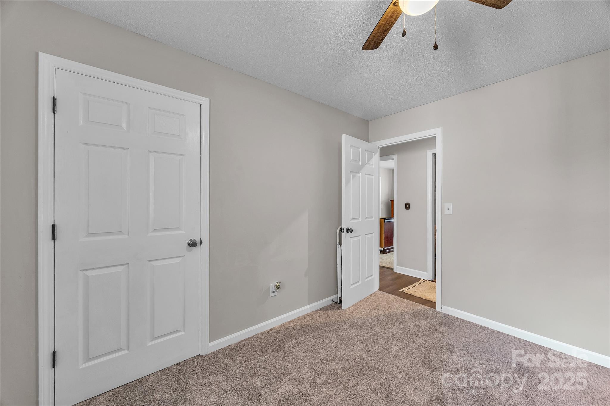 914 Carolyn Avenue