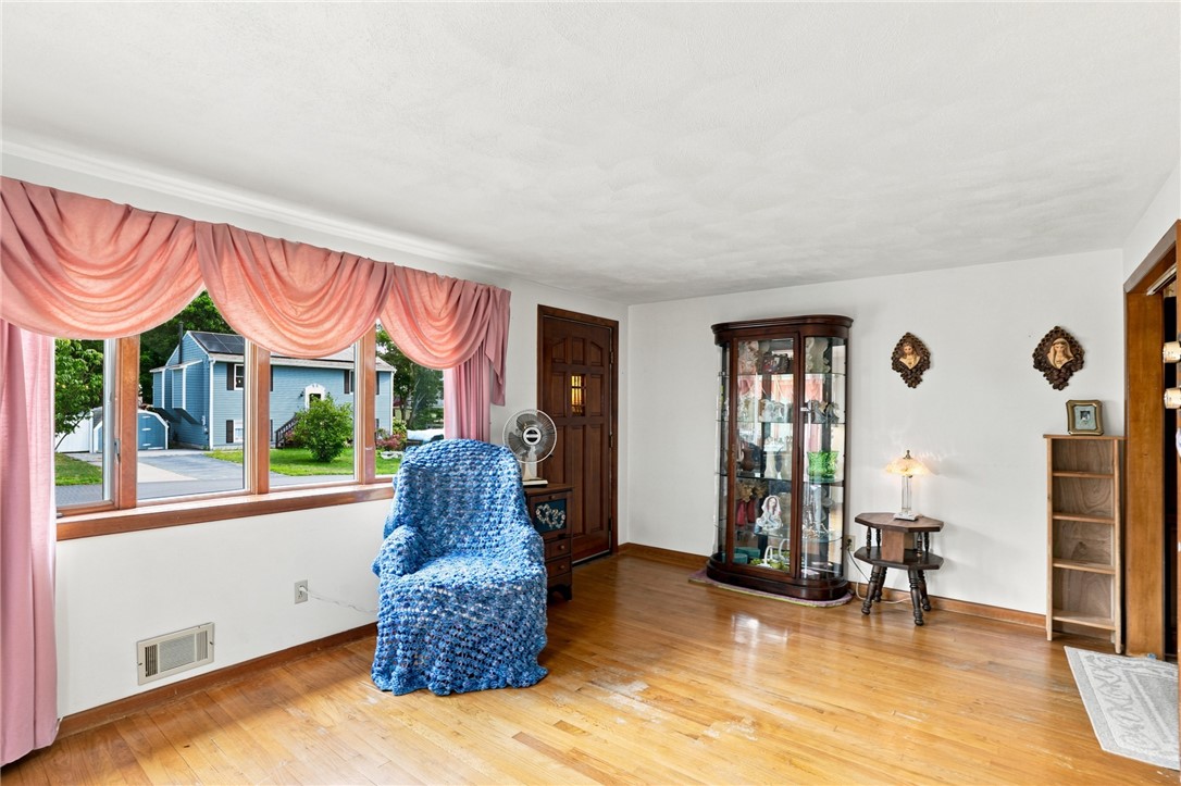 86 Pender Avenue