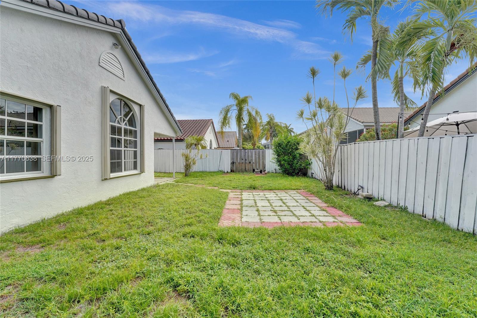 2791 La Paz Avenue