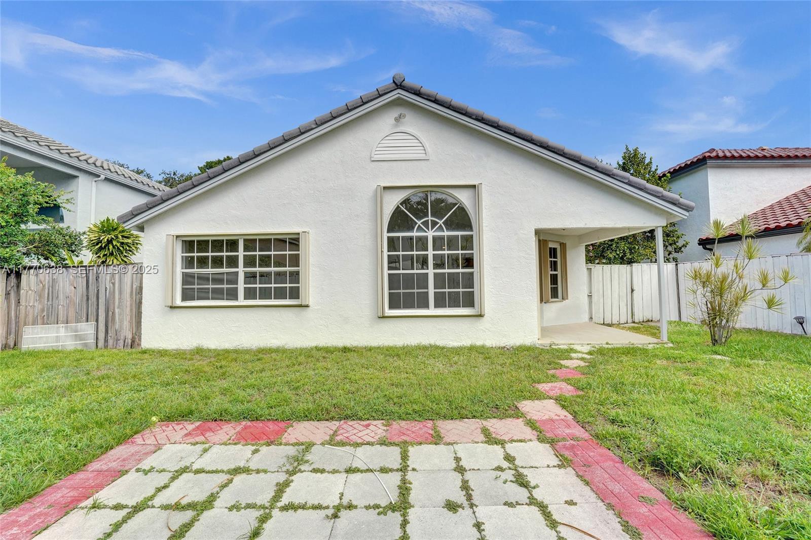2791 La Paz Avenue