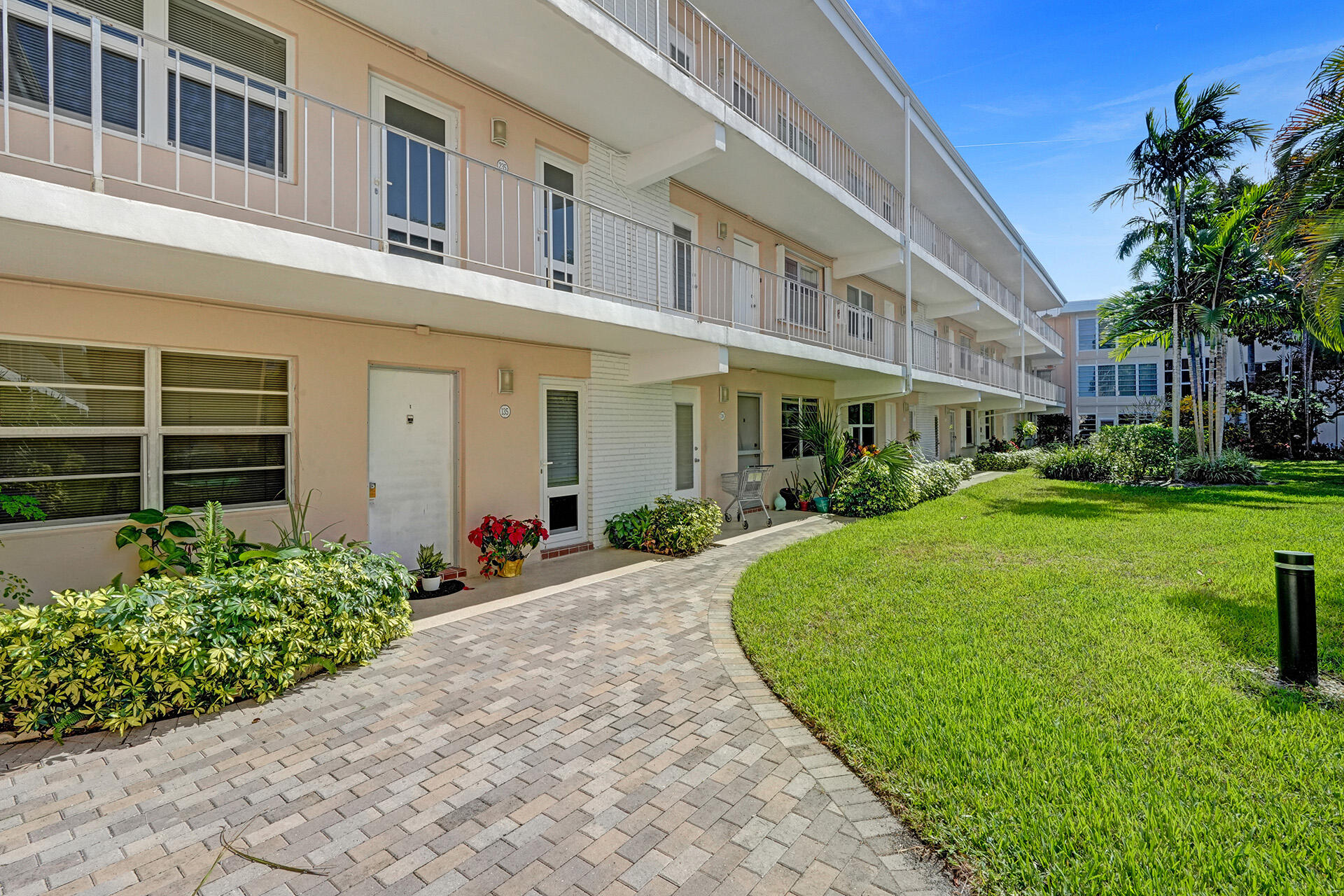 1481 S Ocean Boulevard 308, Lauderdale-By-The-Sea Unit: 308