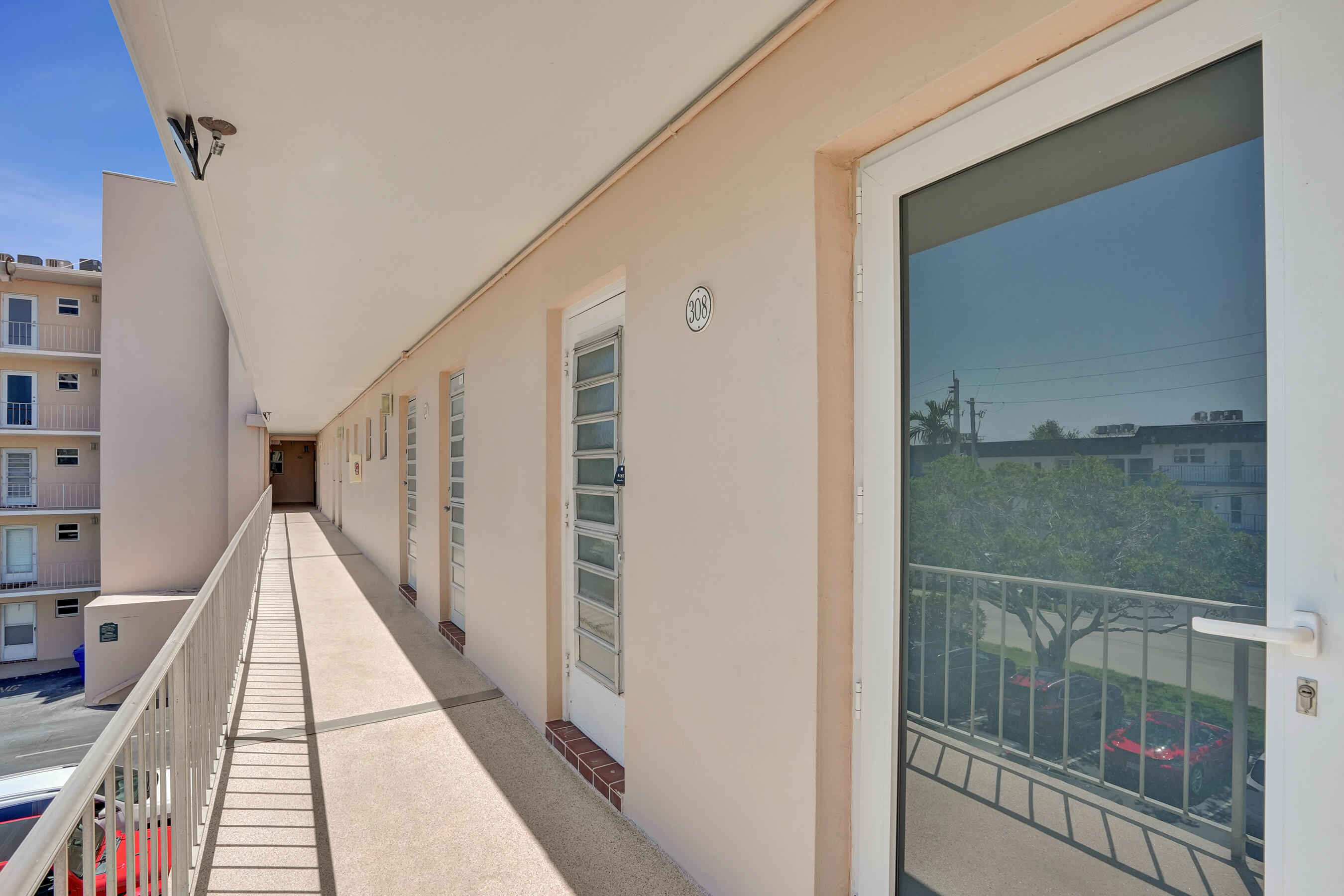 1481 S Ocean Boulevard 308, Lauderdale-By-The-Sea Unit: 308