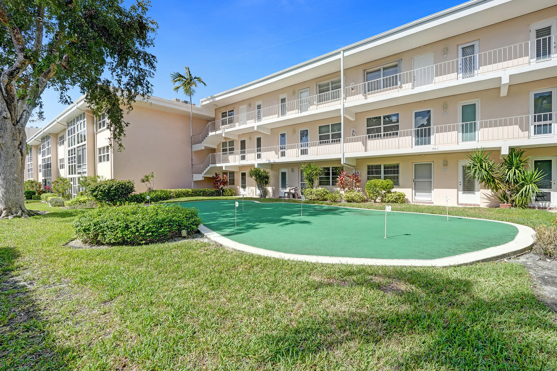 1481 S Ocean Boulevard 308, Lauderdale-By-The-Sea Unit: 308